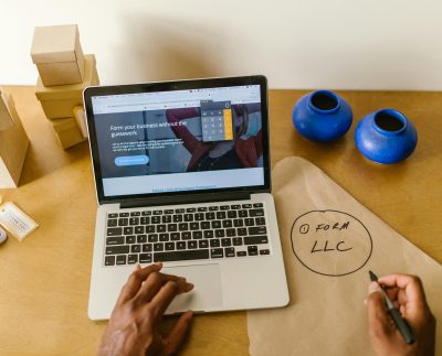 Evita el cierre de tu negocio: estrategias digitales para combatir la falta de liquidez