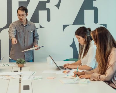 Cómo las nuevas generaciones están cambiando la forma de evaluar el desempeño laboral