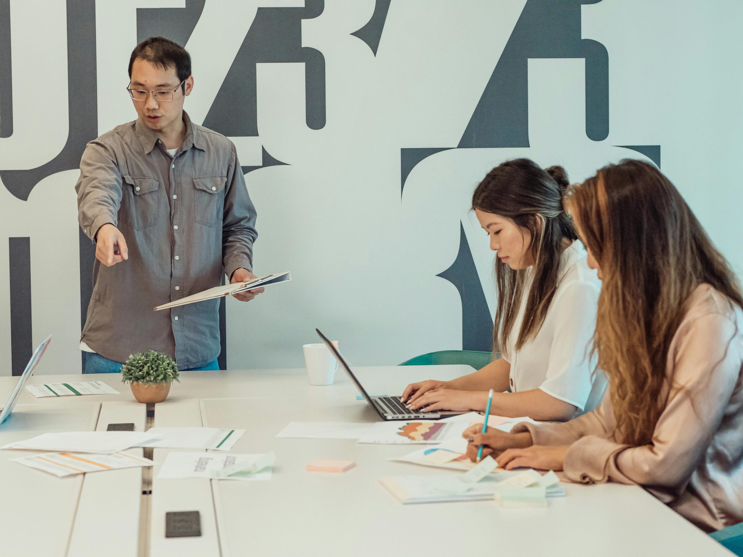 Cómo las nuevas generaciones están cambiando la forma de evaluar el desempeño laboral