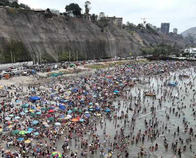 Playa Agua Dulce en Chorrillos podría cerrar por gran cantidad de basura