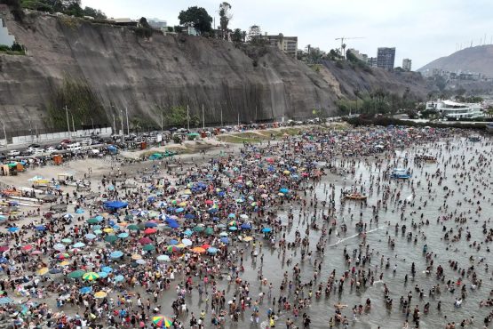 Playa Agua Dulce en Chorrillos podría cerrar por gran cantidad de basura