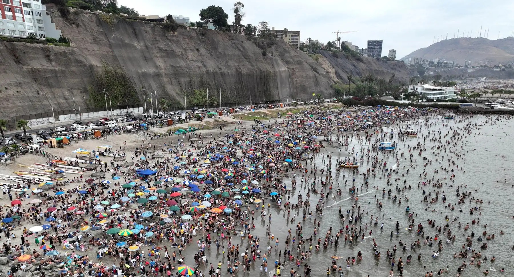 Playa Agua Dulce en Chorrillos podría cerrar por gran cantidad de basura