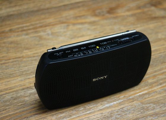 Peruanos dedican casi 11 horas a la semana a escuchar radio
