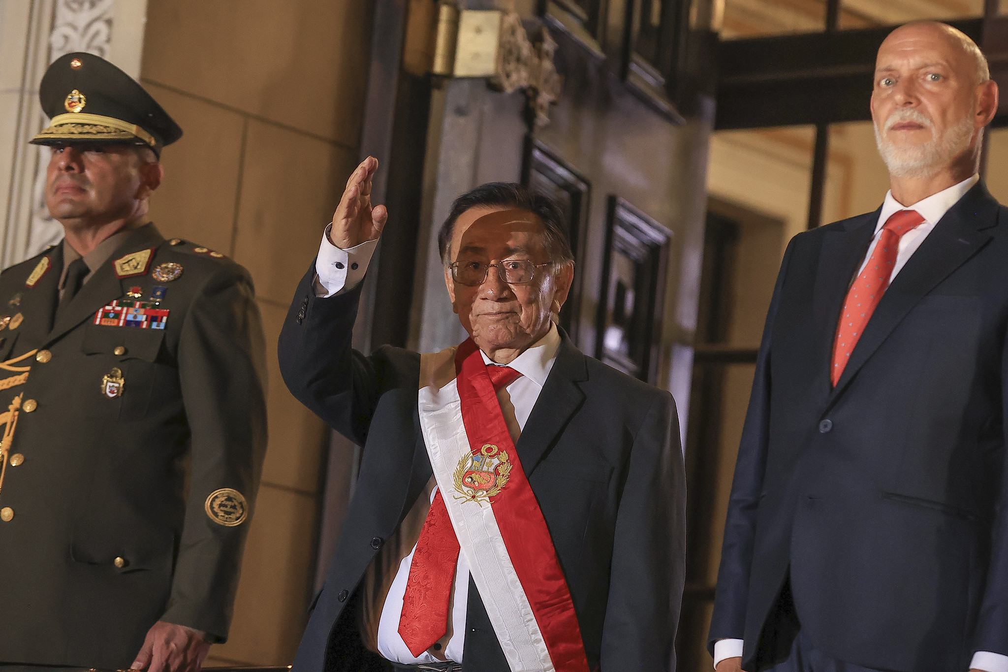 José Balcázar juró como presidente de la república