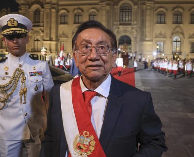 Presidente José María Balcázar se compromete a mantener lineamientos económicos