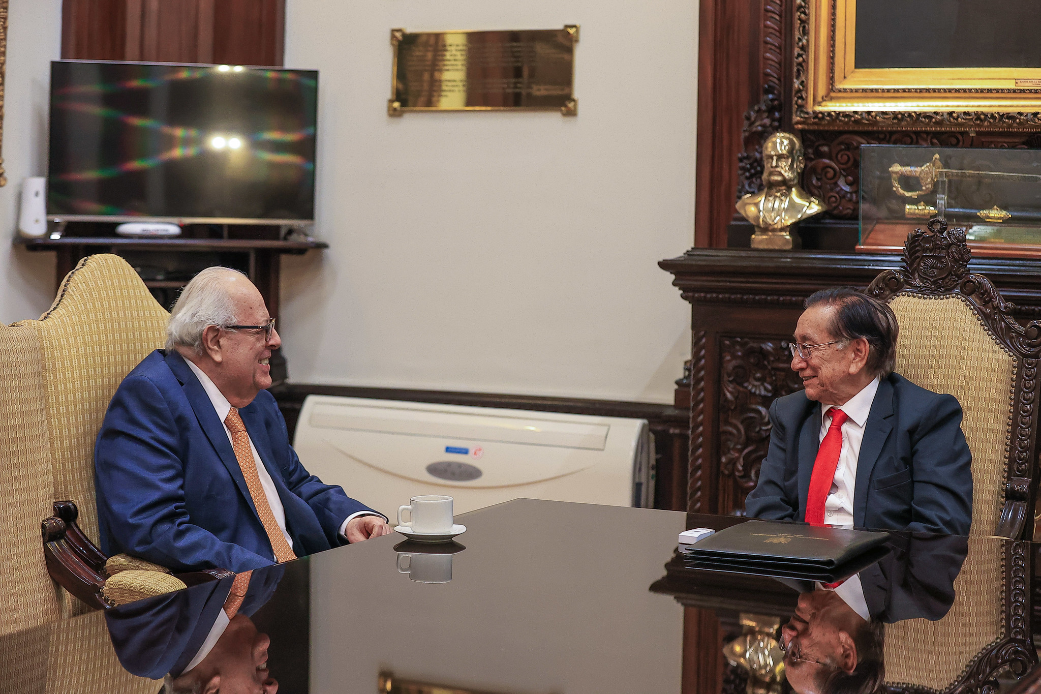 Presidente Balcázar sostuvo un encuentro con el jefe del BCR en el Palacio de Gobierno