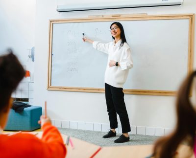 Gastos de la campaña escolar pueden superar los S/1,000 por hijo: estrategias para evitar el sobreendeudamiento