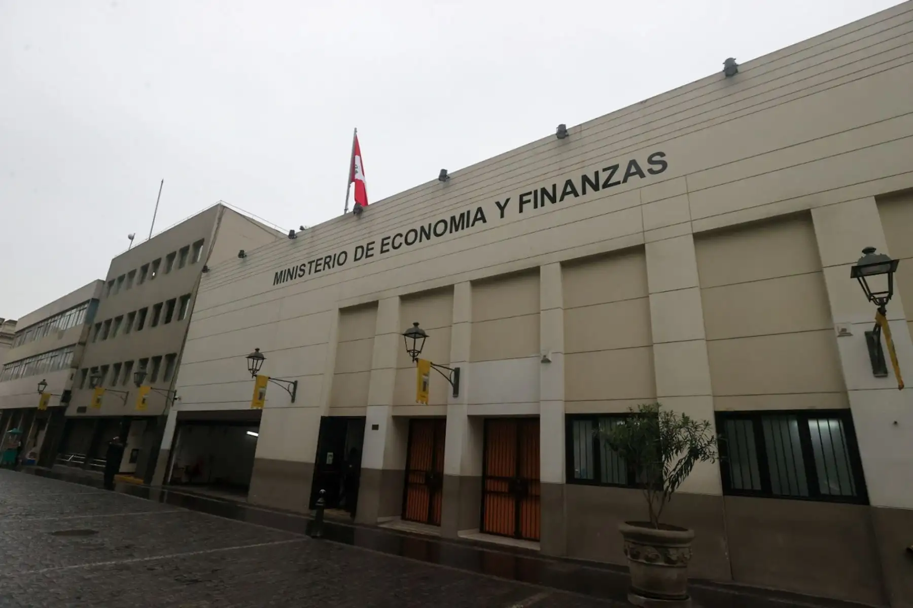 MEF autorizó transferencia de S/ 702.43 millones a favor del JNE y la ONPE