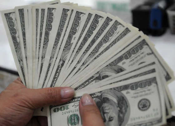 Dólar sube frente al sol por tensiones geopolíticas y mayor demanda de divisas