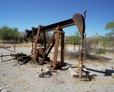 El petróleo se hunde tras desmentido sobre petrolero escoltado por EE. UU. en el estrecho de Ormuz