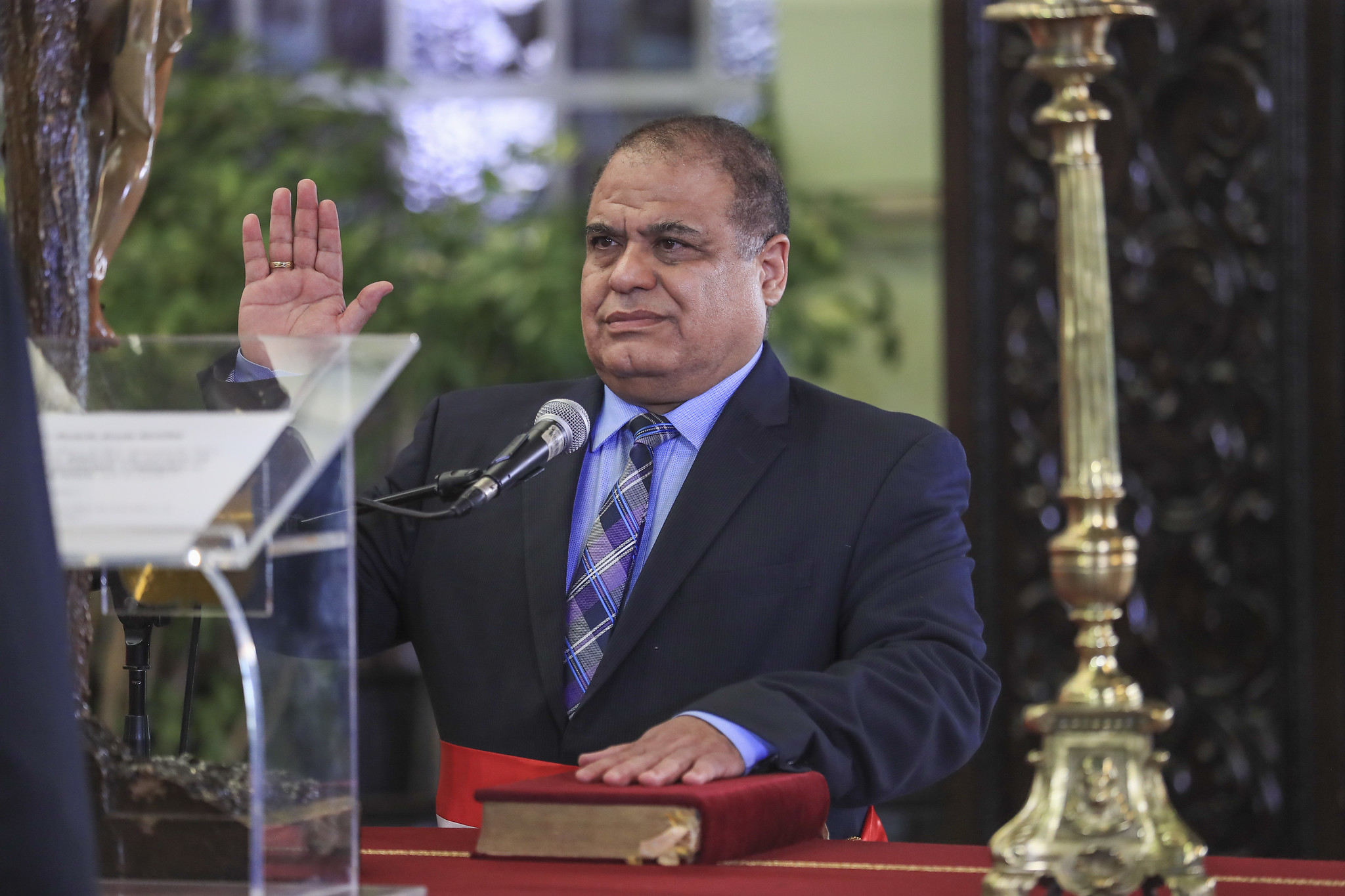 Rodolfo Acuña Namihas jura como ministro de Economía y Finanzas