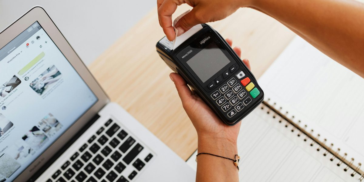 Pagos digitales desplazan al efectivo en Perú: solo 14% usa billetes exclusivamente