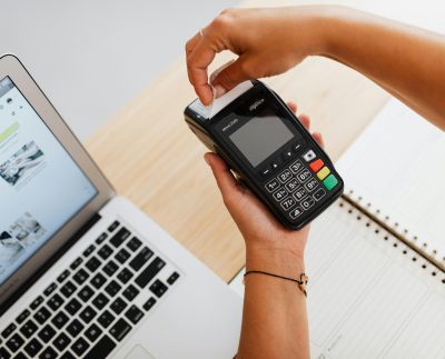 Pagos digitales desplazan al efectivo en Perú: solo 14% usa billetes exclusivamente