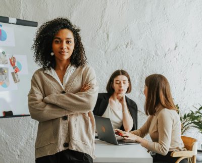 Más mujeres lideran en Perú, pero persisten brechas salariales y de poder