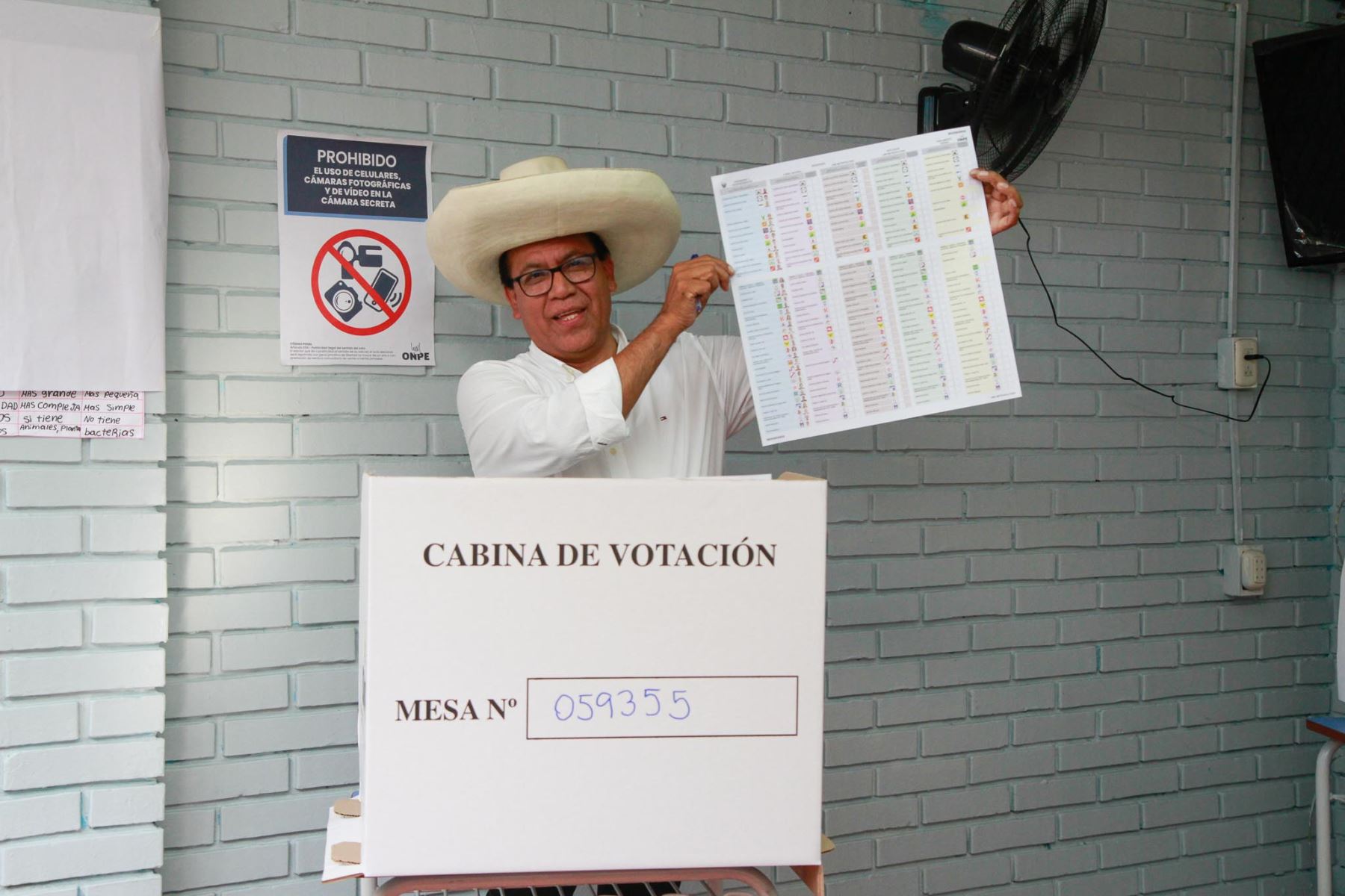 Dólar sube a S/ 3.44 en medio de tensión electoral por avance de Roberto Sánchez