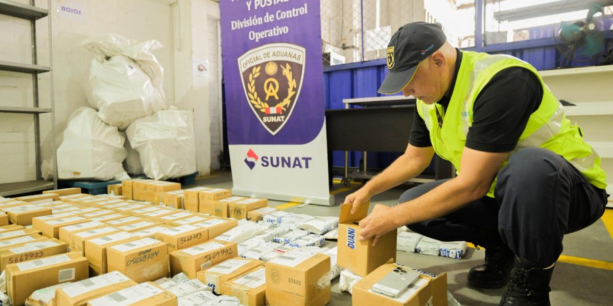 SUNAT incautó más de 400 teléfonos celulares de alta gama provenientes de EE.UU.