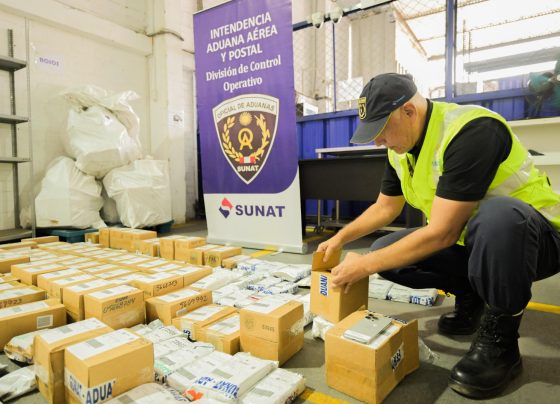 SUNAT incautó más de 400 teléfonos celulares de alta gama provenientes de EE.UU.