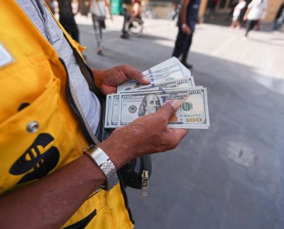 Dólar supera los S/ 3,50 y alcanza su nivel más alto en siete meses en medio de incertidumbre política