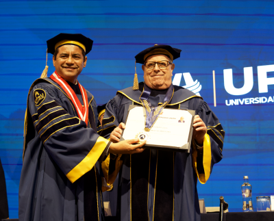Otorgan el grado de Doctor Honoris Causa a Julio Velarde