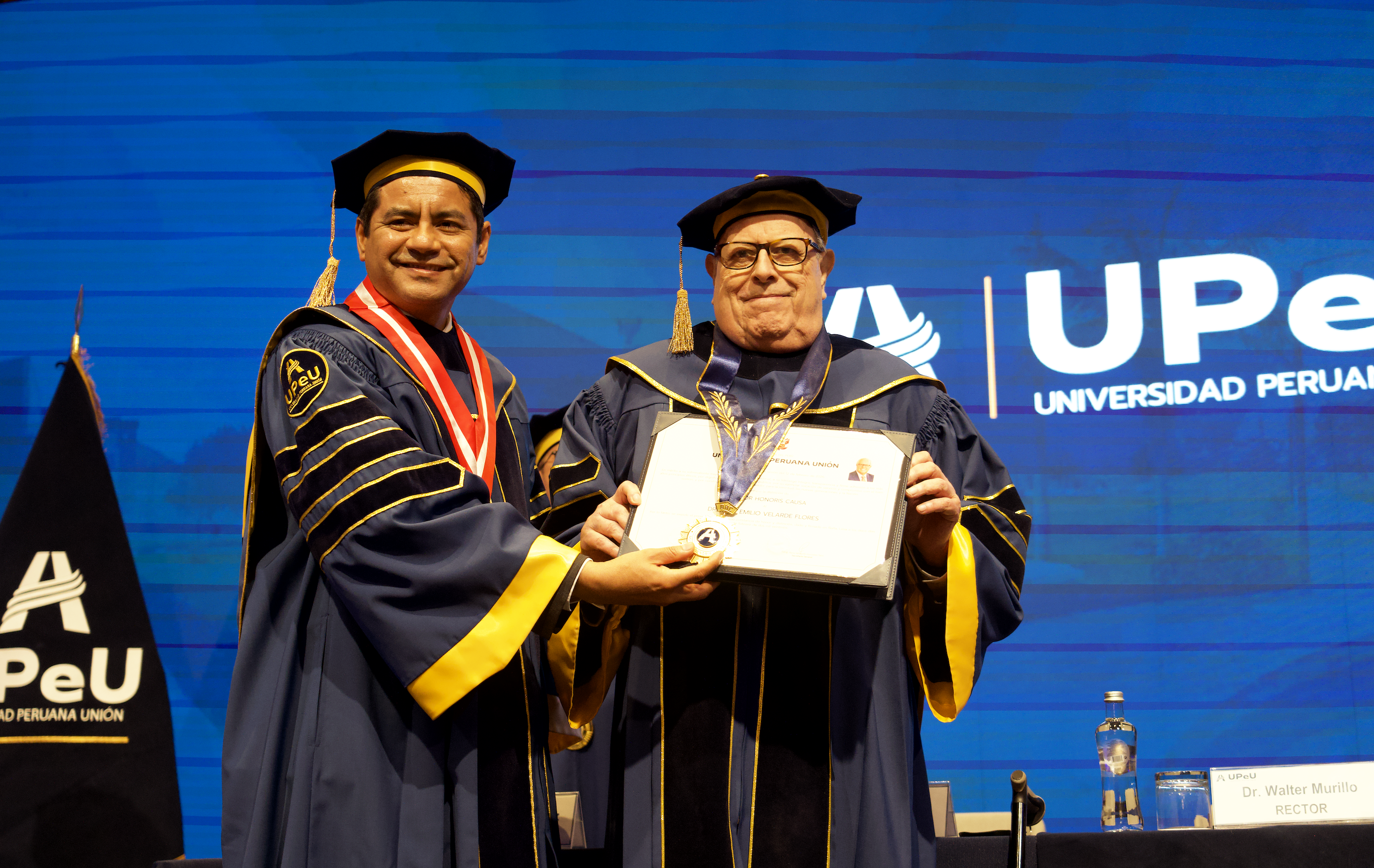Otorgan el grado de Doctor Honoris Causa a Julio Velarde