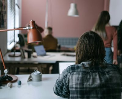 Trabajo en feriado del 1 de mayo puede generar pago triple