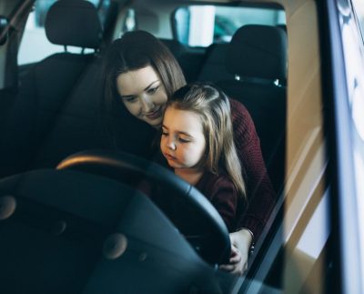 Madres al volante: la economía flexible impulsa el crecimiento de mujeres conductoras en América Latina