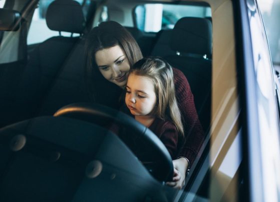 Madres al volante: la economía flexible impulsa el crecimiento de mujeres conductoras en América Latina