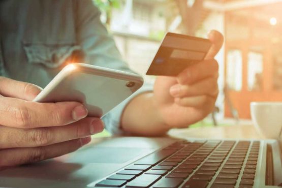 Banca digital y billeteras electrónicas intensifican presión competitiva sobre bancos en Latinoamérica