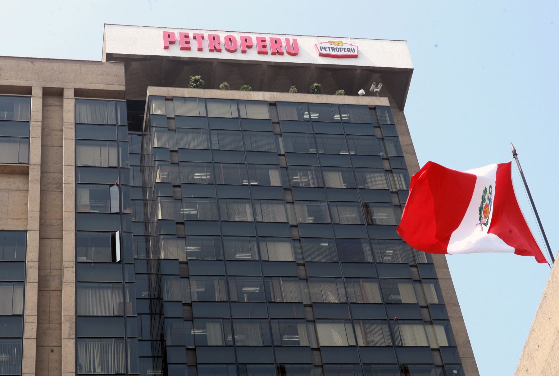 Gobierno aprueba rescate financiero de US$ 2.000 millones para Petroperú