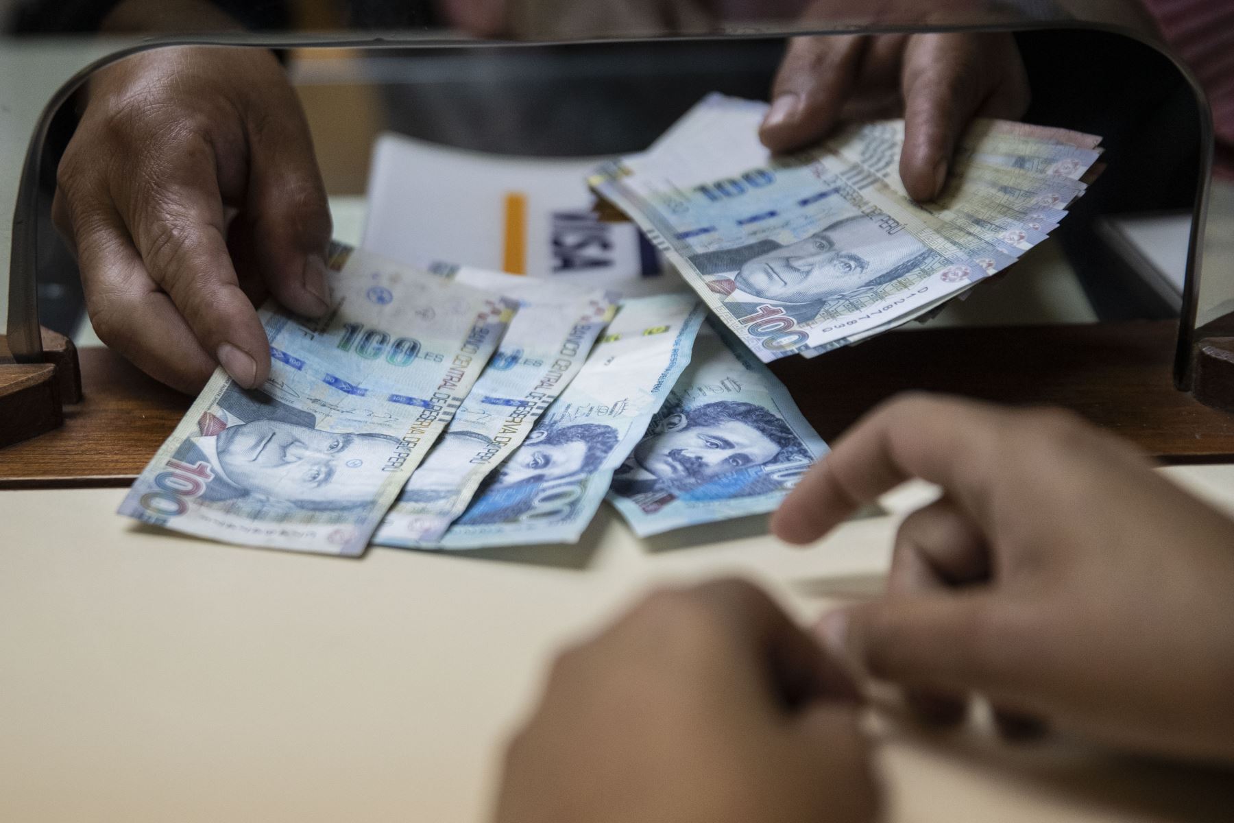 Peruanos elevaron a casi S/ 3,400 el salario promedio que esperan recibir al buscar empleo