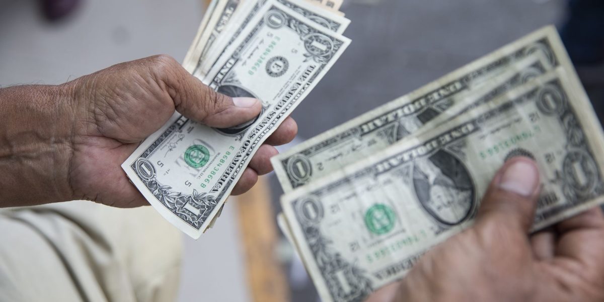 Dólar electoral: ¿por qué el tipo de cambio rompe tendencias ante la incertidumbre política?