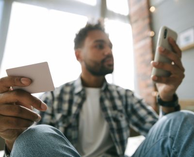 La guerra de las billeteras digitales: cómo Yape, Plin y las cajas municipales aceleran el cambio hacia pagos sin efectivo