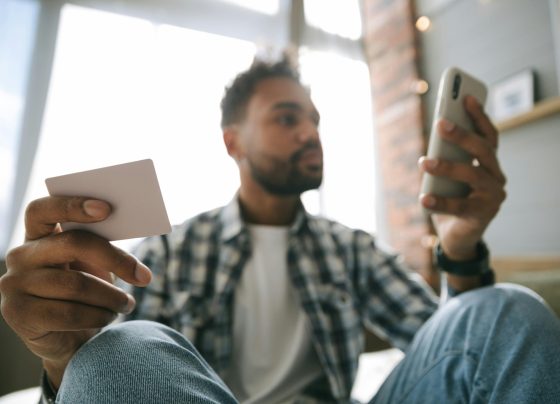 La guerra de las billeteras digitales: cómo Yape, Plin y las cajas municipales aceleran el cambio hacia pagos sin efectivo