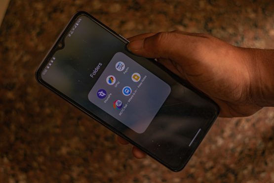Cuando leer una pantalla se vuelve una barrera: el desafío de las apps financieras en Perú