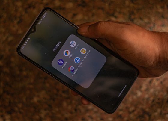 Cuando leer una pantalla se vuelve una barrera: el desafío de las apps financieras en Perú