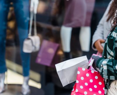 Tiendas por departamento no pueden impedir cambios o devoluciones de productos adquiridos en sus outlets
