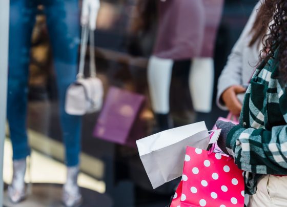 Tiendas por departamento no pueden impedir cambios o devoluciones de productos adquiridos en sus outlets