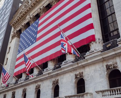 Wall Street cierra una semana de ganancias impulsada por la Fed y el acuerdo entre EE.UU. e Irán