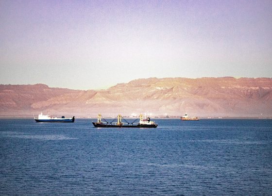 EE.UU. levanta el bloqueo marítimo a Irán y reabre el tránsito por el estrecho de Ormuz