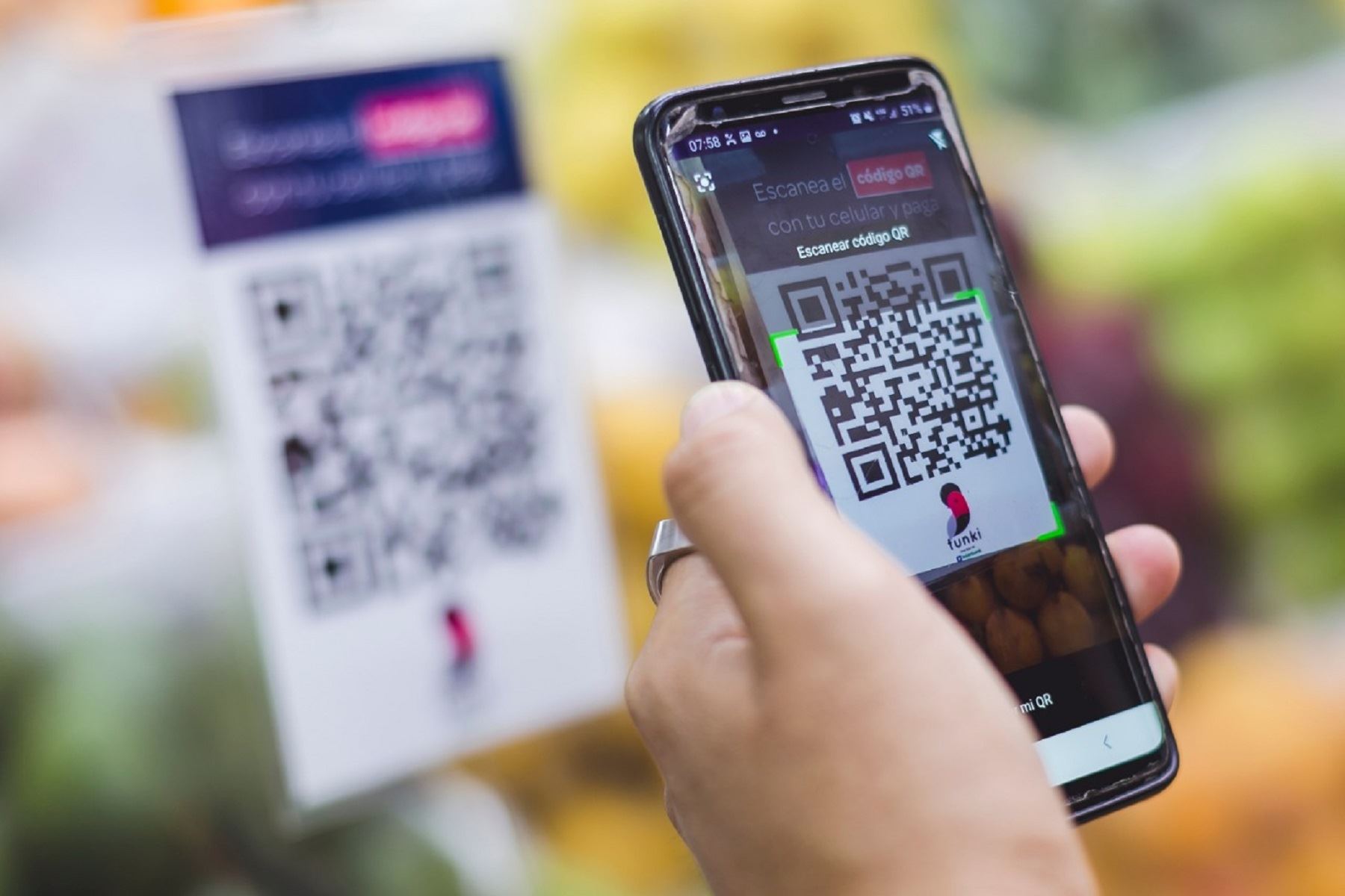 Yape y Plin ya superan a las tarjetas tradicionales en compras por internet en el Perú