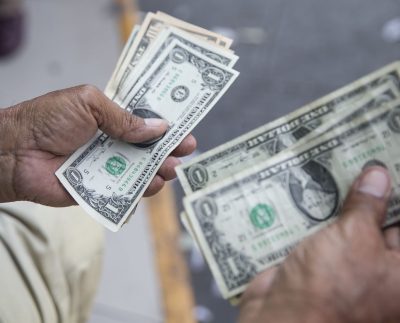Deuda de EE. UU. pone al dólar y al oro bajo la lupa de los mercados