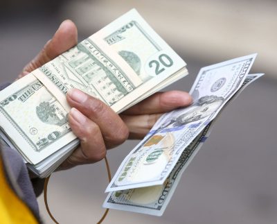 Tipo de cambio cae a S/3.345 y marca su nivel más bajo del año