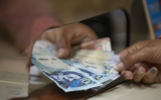 ¿Ya sabes qué harás con tu gratificación? Cinco decisiones financieras para que no desaparezca rápido