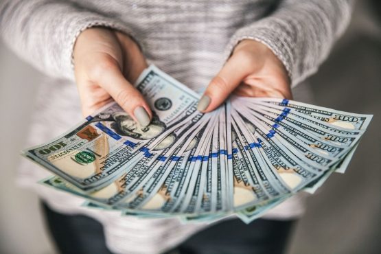 Fondos mutuos o dólares: ¿qué alternativa conviene para hacer crecer tus ahorros?