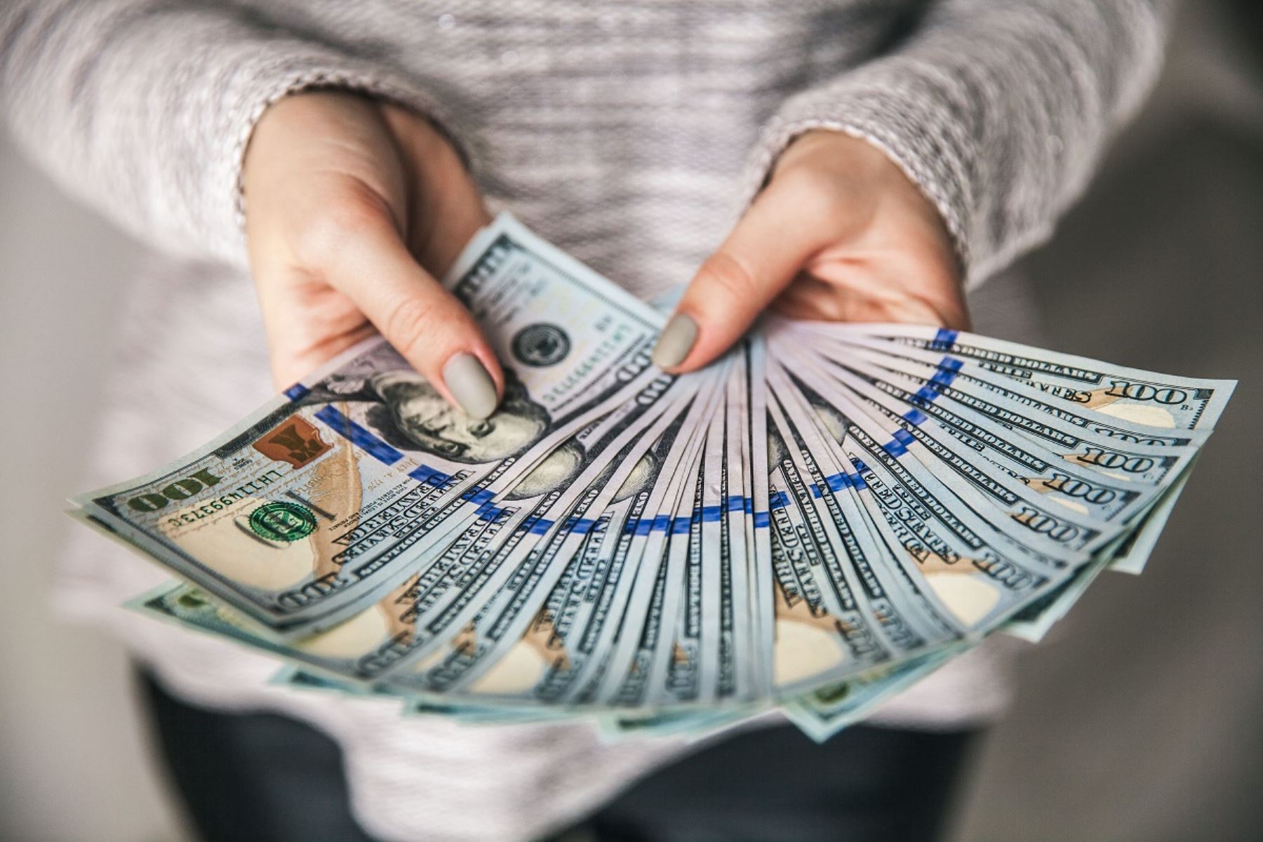 Fondos mutuos o dólares: ¿qué alternativa conviene para hacer crecer tus ahorros?
