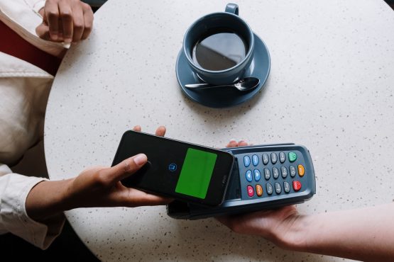 Fiestas Patrias impulsarán el uso de billeteras digitales y elevarán el gasto familiar en entretenimiento