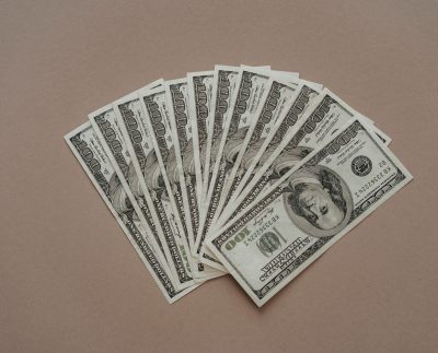 Dólar cierra estable: menor volatilidad externa mantiene contenido el mercado cambiario