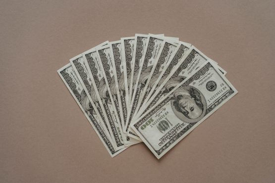 Dólar cierra estable: menor volatilidad externa mantiene contenido el mercado cambiario