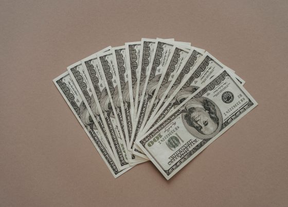 Dólar cierra estable: menor volatilidad externa mantiene contenido el mercado cambiario