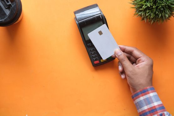 Inteligencia artificial impulsa las ventas digitales de los bancos en América Latina